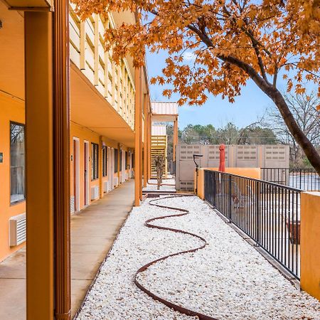 Quality Inn & Suites Corinth West Екстериор снимка