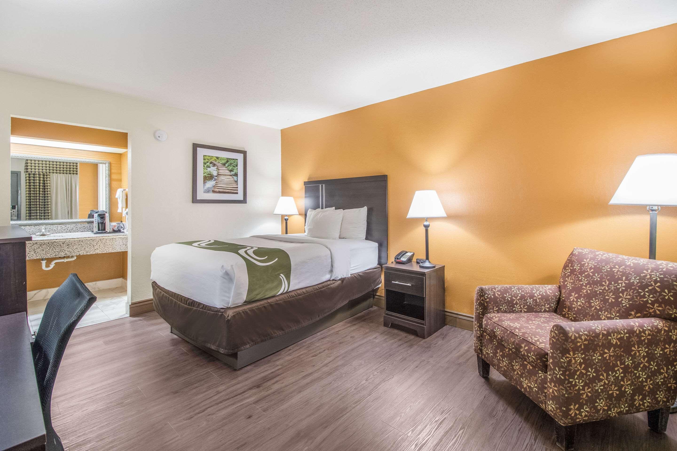 Quality Inn & Suites Corinth West Екстериор снимка