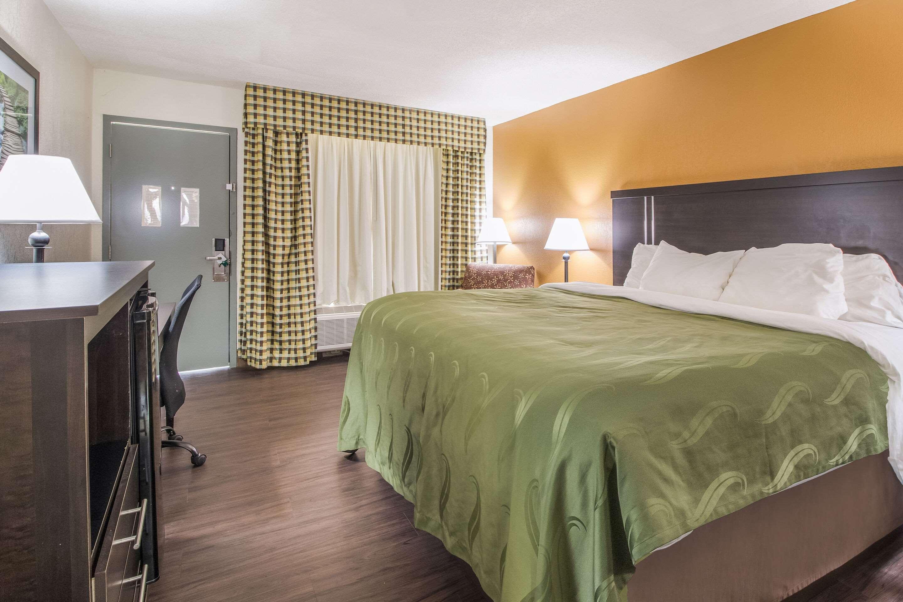Quality Inn & Suites Corinth West Екстериор снимка