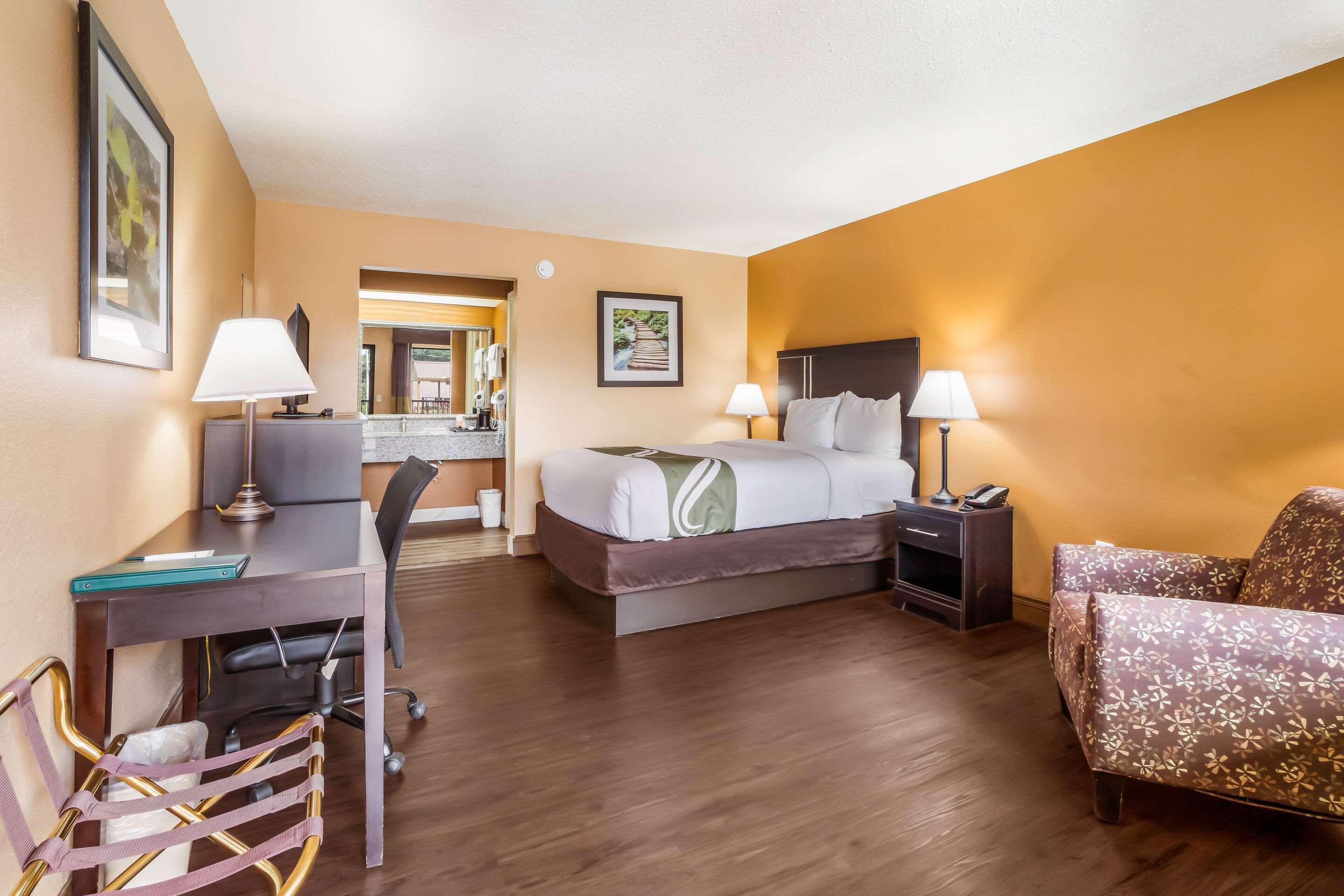 Quality Inn & Suites Corinth West Екстериор снимка