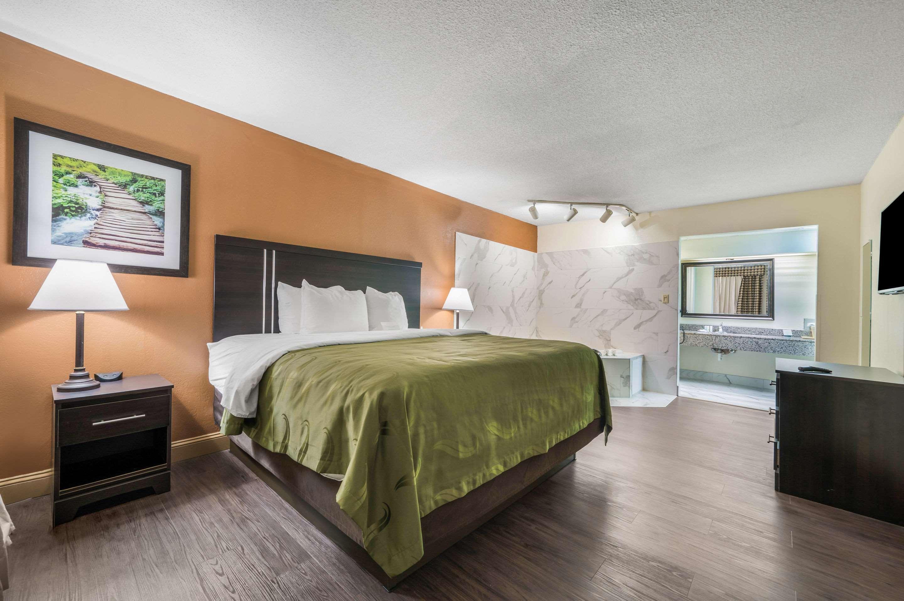 Quality Inn & Suites Corinth West Екстериор снимка