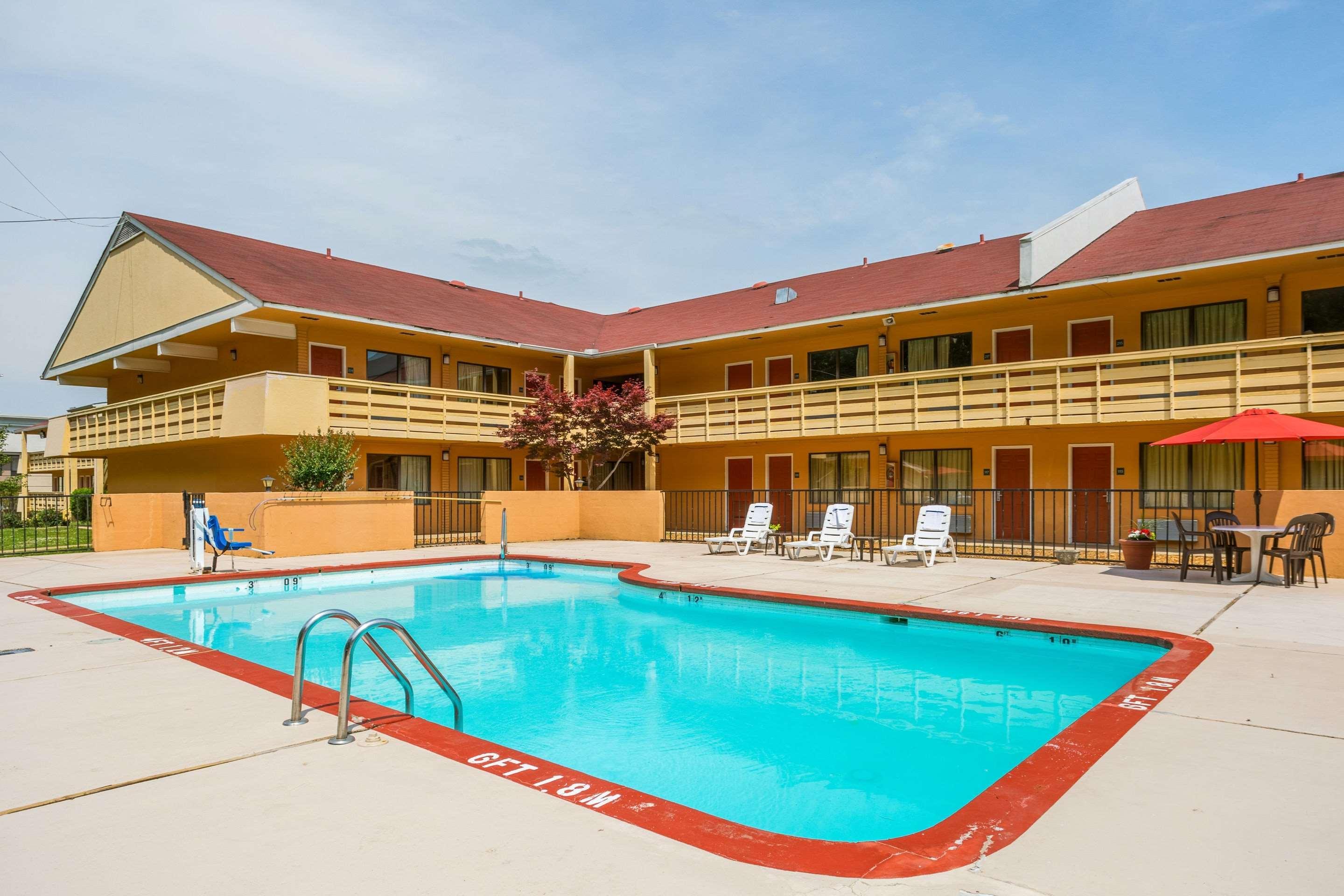 Quality Inn & Suites Corinth West Екстериор снимка