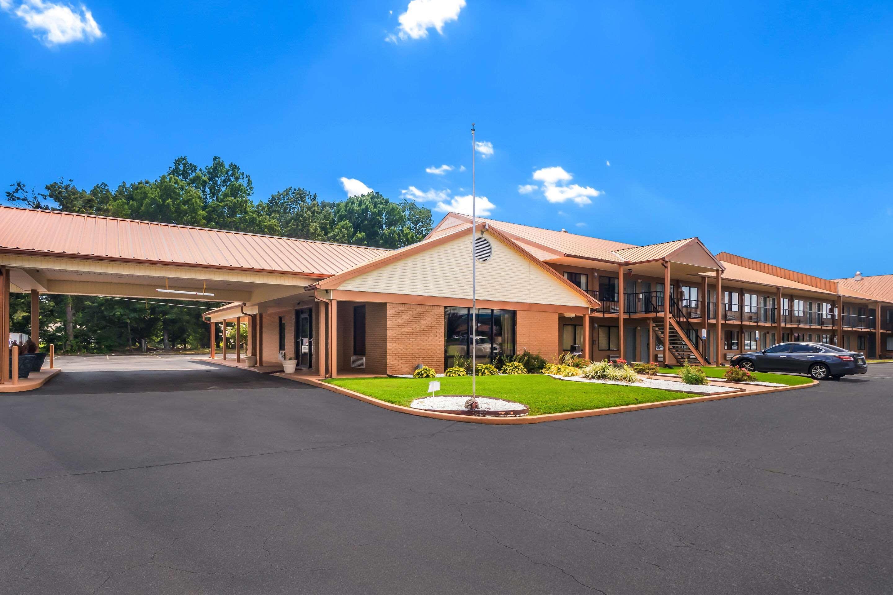 Quality Inn & Suites Corinth West Екстериор снимка