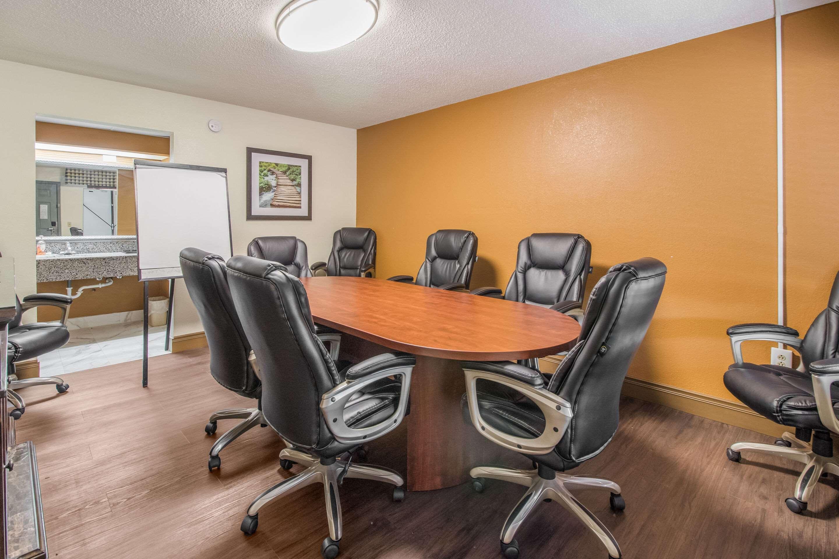 Quality Inn & Suites Corinth West Екстериор снимка