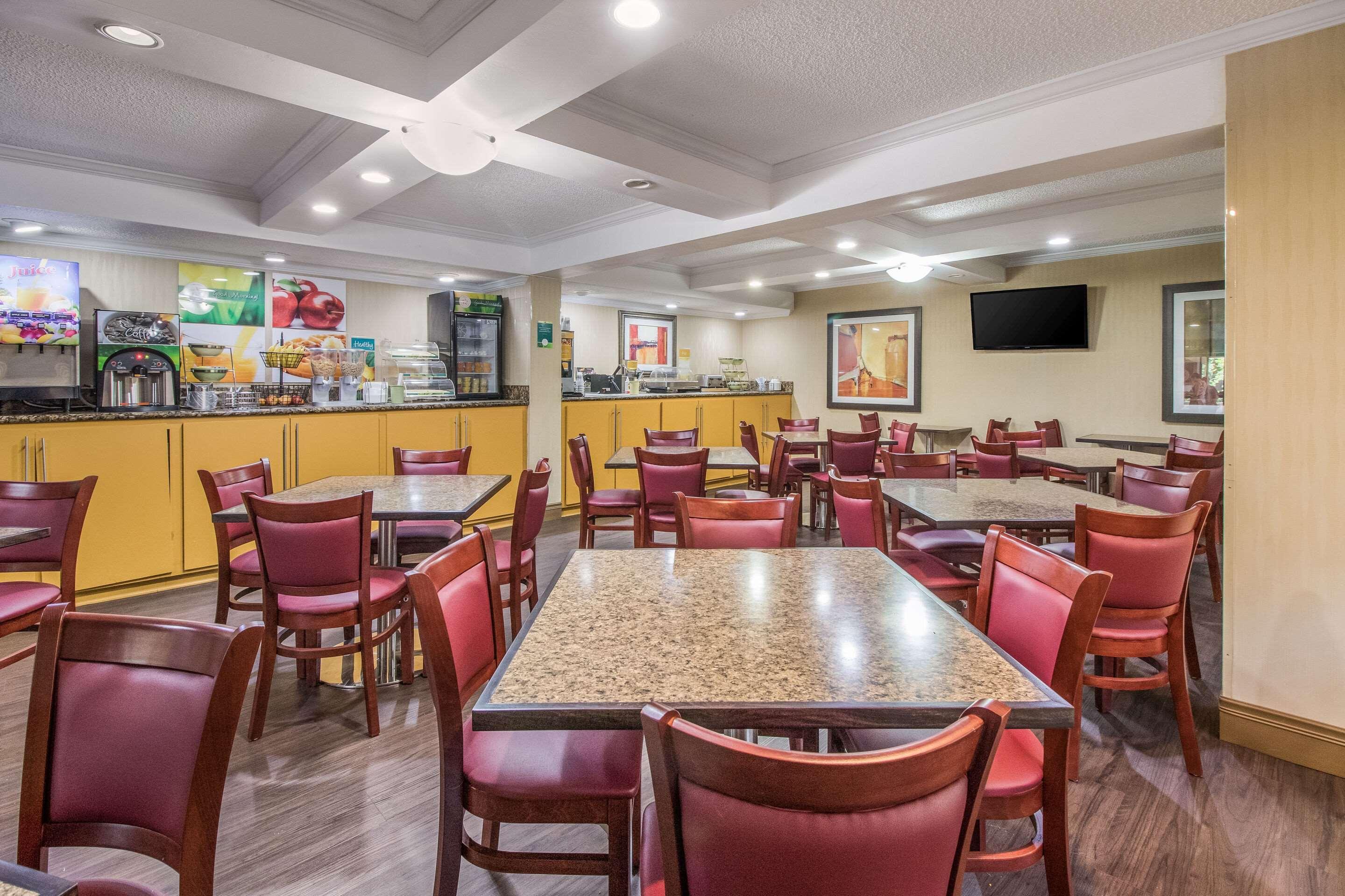 Quality Inn & Suites Corinth West Екстериор снимка
